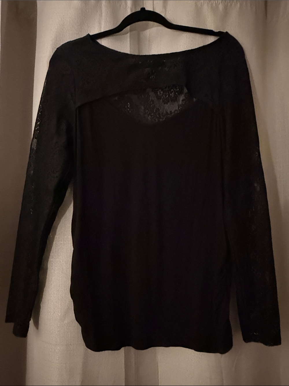 Rock & Republic Black Lace Long Sleeve Scoop Neck Top